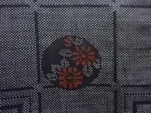 アンティーク　格子に花模様織出し本場泥大島紬着物（5マルキ）